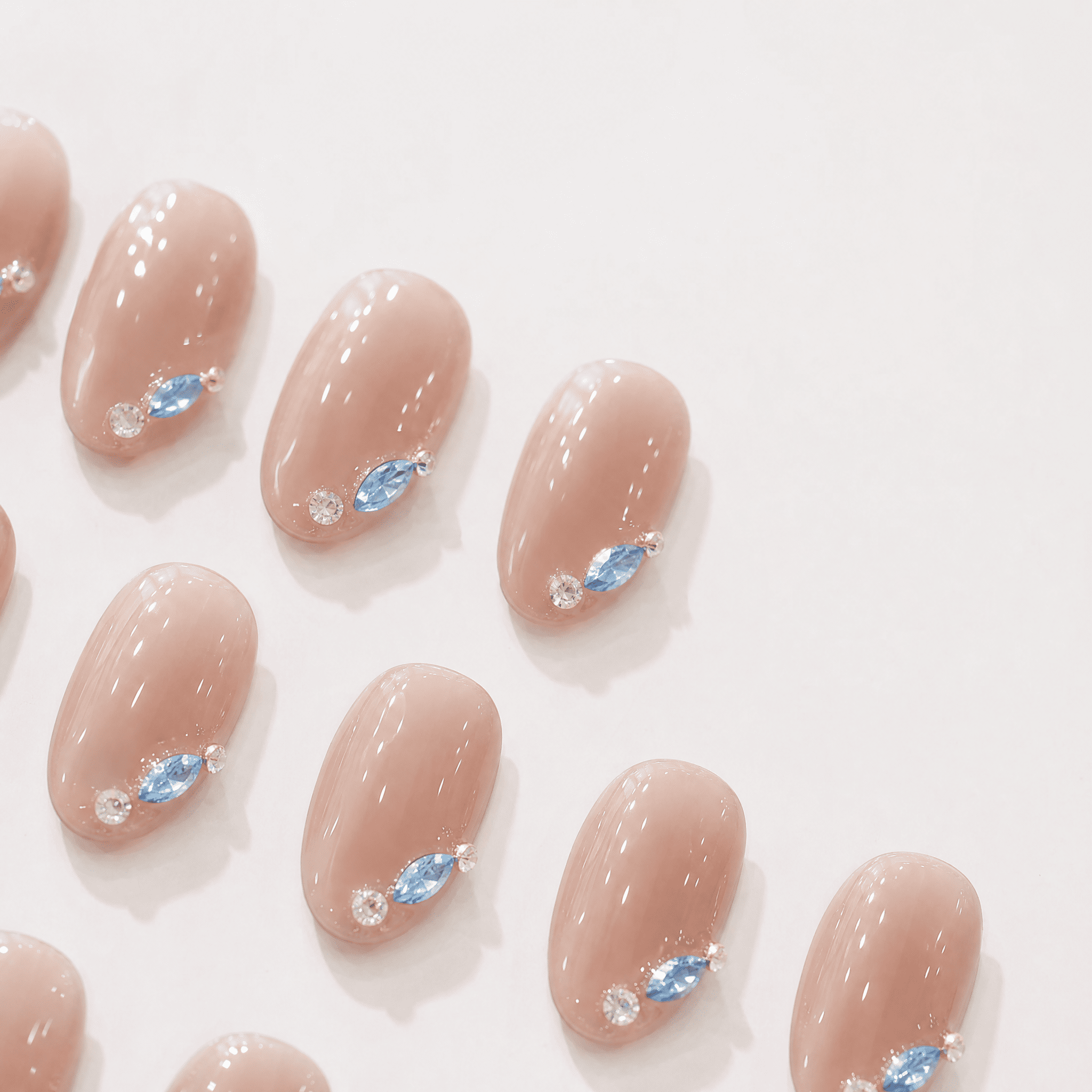 Nude cat-eye press-on nails with blue crystal-style tip accentsblue-crystal-cat-eye-press-on-nails-01